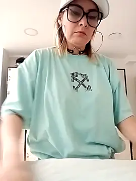 Snapshot of CandieGilson__ chatting on October 13, 2025, 12:40 pm CandieGilson online show from October 13, 2025, 12:40 pm