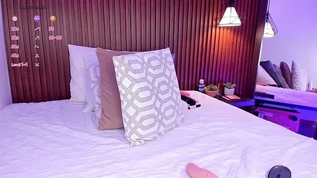 julietaevanns online show from October 16, 2025, 2:42 am