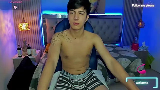 Snapshot of Estiv18_ chatting on October 17, 2025, 7:44 am Estiv18  online show from October 17, 2025, 7:44 am