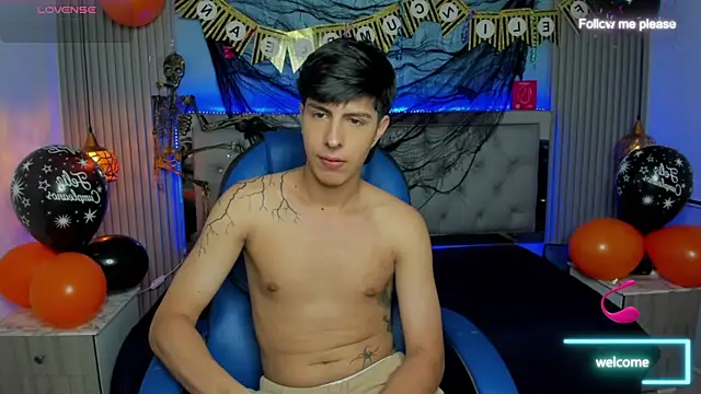 Snapshot of Estiv18_ chatting on October 31, 2025, 3:47 am Estiv18  online show from October 31, 2025, 3:47 am