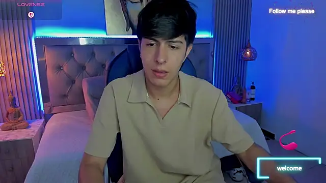 Snapshot of Estiv18_ chatting on September 25, 2025, 2:06 am Estiv18  online show from September 25, 2025, 2:06 am