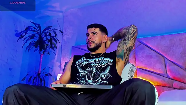 Snapshot of DickGriffith_ chatting on October 6, 2025, 12:39 pm DickGriffith online show from October 6, 2025, 12:39 pm