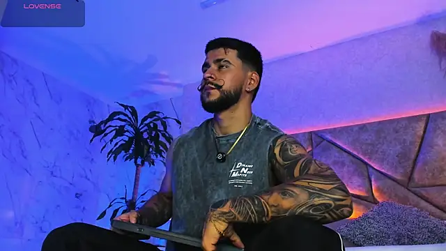 Snapshot of DickGriffith_ chatting on October 4, 2025, 12:50 pm DickGriffith online show from October 4, 2025, 12:50 pm