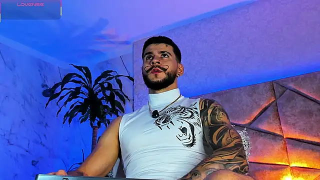 Snapshot of DickGriffith_ chatting on September 30, 2025, 2:23 pm DickGriffith online show from September 30, 2025, 2:23 pm