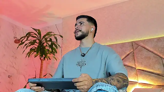 Snapshot of DickGriffith_ chatting on September 28, 2025, 7:15 am DickGriffith online show from September 28, 2025, 7:15 am