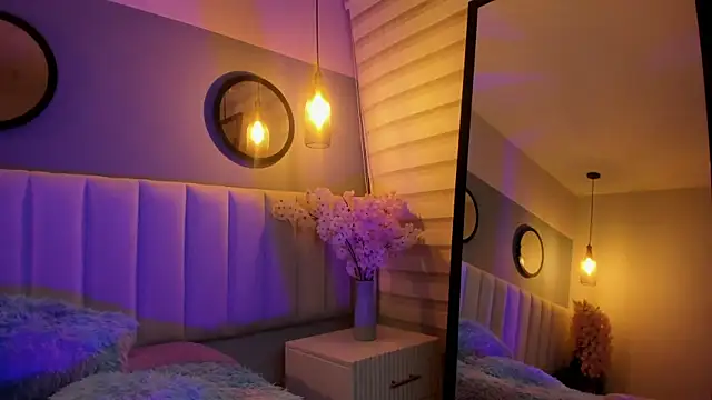 Snapshot of alice_lodge chatting on November 6, 2025, 3:21 am alice lodge online show from November 6, 2025, 3:21 am