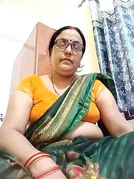 Snapshot of Kiyara8 chatting on September 28, 2025, 2:29 am Kiyara8 online show from September 28, 2025, 2:29 am