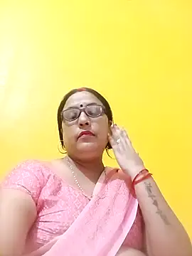 Snapshot of Kiyara8 chatting on October 22, 2025, 5:40 am Kiyara8 online show from October 22, 2025, 5:40 am