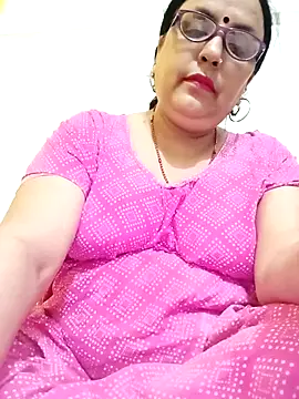 Snapshot of Kiyara8 chatting on October 4, 2025, 7:10 am Kiyara8 online show from October 4, 2025, 7:10 am