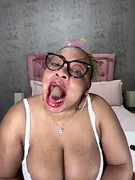 Snapshot of VixenRoyaleX chatting on September 17, 2025, 3:08 am VixenRoyaleX online show from September 17, 2025, 3:08 am