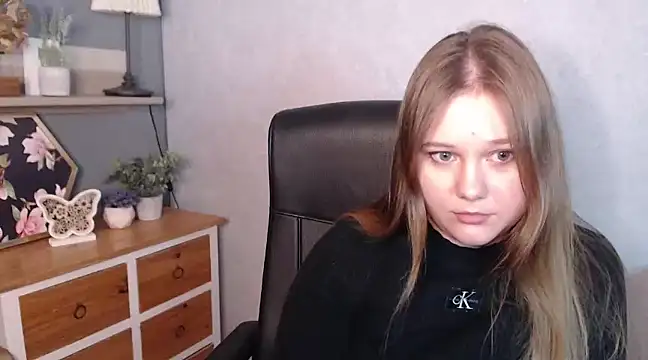 Snapshot of JULIE_xKISS chatting on February 14, 2025, 4:41 pm JULIE xKISS online show from February 14, 2025, 4:41 pm