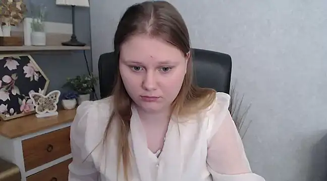 Snapshot of JULIE_xKISS chatting on February 17, 2025, 1:11 pm JULIE xKISS online show from February 17, 2025, 1:11 pm
