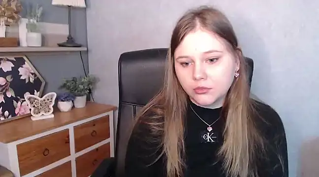 Snapshot of JULIE_xKISS chatting on February 14, 2025, 1:40 pm JULIE xKISS online show from February 14, 2025, 1:40 pm
