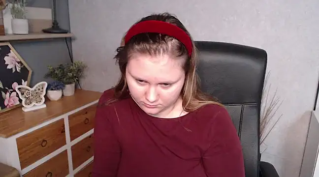 Snapshot of JULIE_xKISS chatting on February 25, 2025, 8:11 pm JULIE xKISS online show from February 25, 2025, 8:11 pm