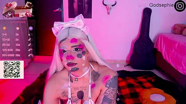 persephonee  online show from March 7, 2025, 12:15 am