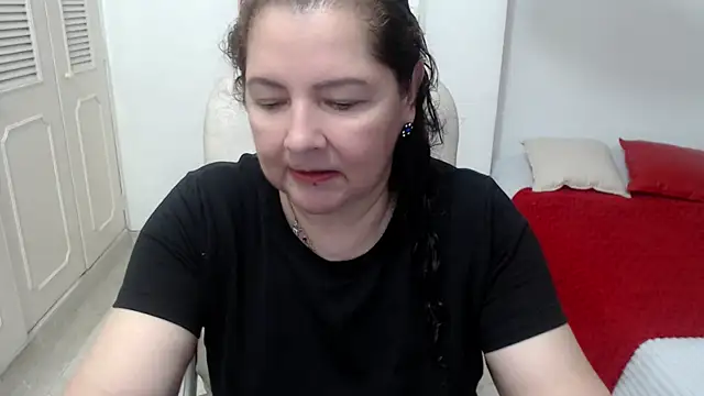 leonela 69 online show from June 2, 2026, 12:21 am