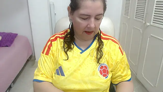 Snapshot of leonela_69 chatting on July 3, 2026, 10:05 pm leonela 69 online show from July 3, 2026, 10:05 pm