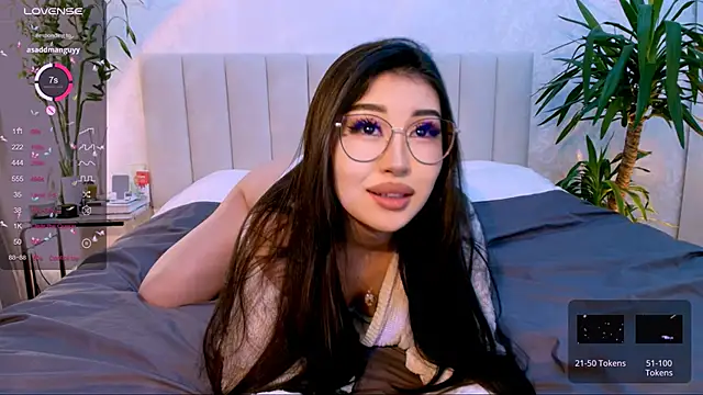 Snapshot of ilona_Kim chatting on February 25, 2025, 3:09 pm ilona Kim online show from February 25, 2025, 3:09 pm