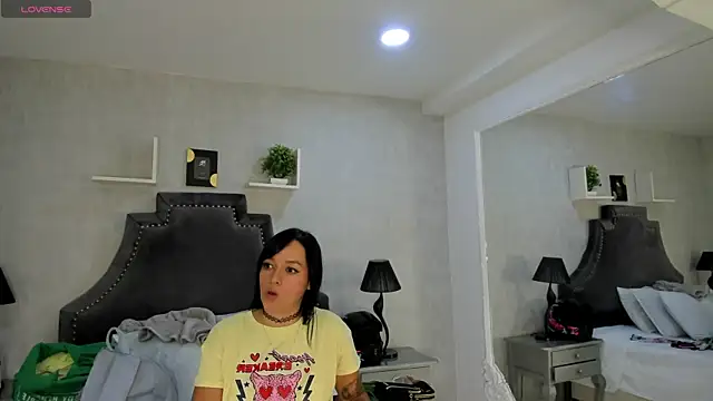 Snapshot of EmiliaRose_ chatting on October 30, 2025, 8:50 pm EmiliaRose online show from October 30, 2025, 8:50 pm