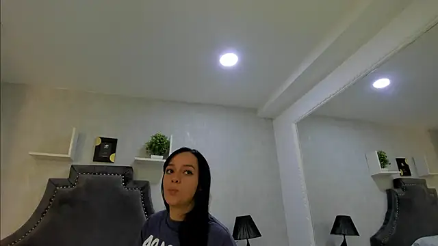 Snapshot of EmiliaRose_ chatting on November 1, 2025, 8:36 pm EmiliaRose online show from November 1, 2025, 8:36 pm