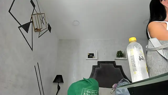 Snapshot of EmiliaRose_ chatting on February 7, 2026, 9:12 pm EmiliaRose online show from February 7, 2026, 9:12 pm