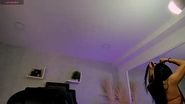 Snapshot of EmiliaRose_ chatting on January 17, 2026, 8:56 pm EmiliaRose online show from January 17, 2026, 8:56 pm