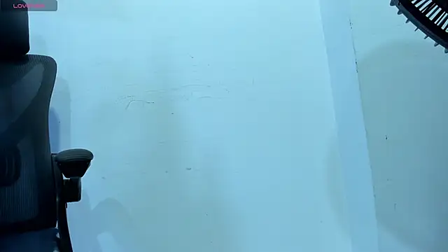 Snapshot of EmiliaRose_ chatting on October 9, 2025, 9:04 pm EmiliaRose online show from October 9, 2025, 9:04 pm