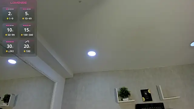 Snapshot of EmiliaRose_ chatting on October 6, 2025, 8:53 pm EmiliaRose online show from October 6, 2025, 8:53 pm