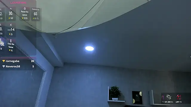 Snapshot of EmiliaRose_ chatting on October 7, 2025, 9:05 pm EmiliaRose online show from October 7, 2025, 9:05 pm