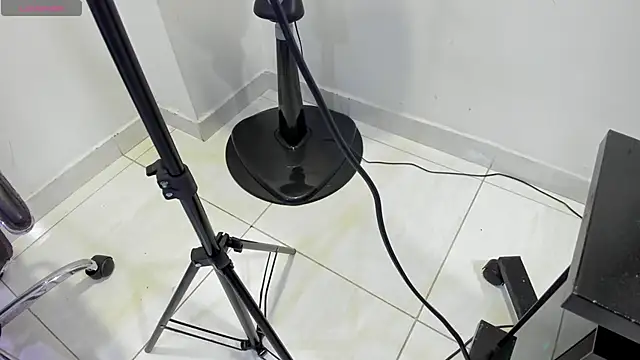 Snapshot of EmiliaRose_ chatting on October 10, 2025, 8:53 pm EmiliaRose online show from October 10, 2025, 8:53 pm