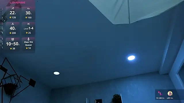 Snapshot of EmiliaRose_ chatting on October 27, 2025, 8:43 pm EmiliaRose online show from October 27, 2025, 8:43 pm