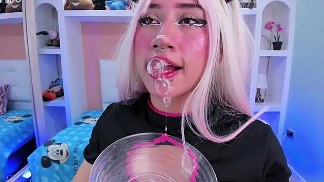 Snapshot of miss___megan chatting on October 17, 2025, 6:10 pm miss   megan online show from October 17, 2025, 6:10 pm