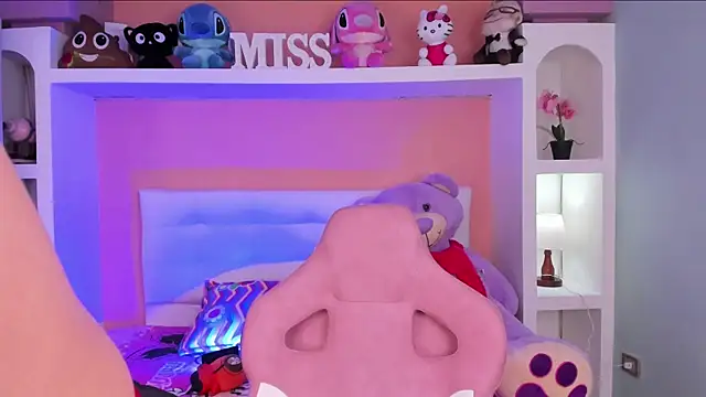 Snapshot of miss___megan chatting on November 15, 2025, 6:12 pm miss megan online show from November 15, 2025, 6:12 pm