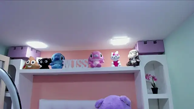 Snapshot of miss___megan chatting on December 22, 2025, 2:01 am miss megan online show from December 22, 2025, 2:01 am