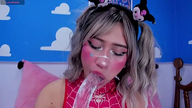 Snapshot of miss___megan chatting on December 15, 2025, 10:59 pm miss megan online show from December 15, 2025, 10:59 pm