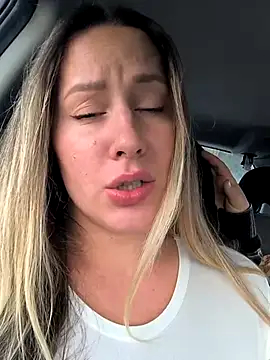 Snapshot of Mona_Plus chatting on October 2, 2025, 7:01 am Mona Plus online show from October 2, 2025, 7:01 am