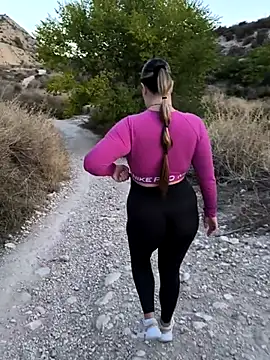 Snapshot of Mona_Plus chatting on September 15, 2025, 6:03 am Mona Plus online show from September 15, 2025, 6:03 am