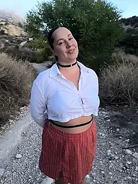 Snapshot of Mona_Plus chatting on September 19, 2025, 6:28 am Mona Plus online show from September 19, 2025, 6:28 am