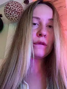 Snapshot of Mona_Plus chatting on March 18, 2025, 2:06 pm Mona Plus online show from March 18, 2025, 2:06 pm