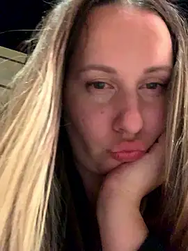 Snapshot of Mona_Plus chatting on September 25, 2025, 1:00 am Mona Plus online show from September 25, 2025, 1:00 am