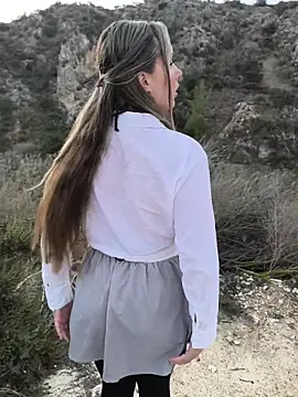 Snapshot of Mona_Plus chatting on October 16, 2025, 6:54 am Mona Plus online show from October 16, 2025, 6:54 am