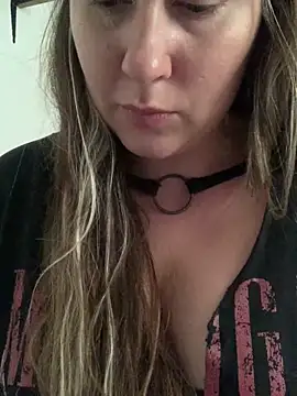 Snapshot of Mona_Plus chatting on March 12, 2025, 4:02 pm Mona Plus online show from March 12, 2025, 4:02 pm