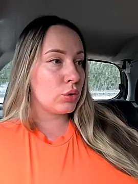 Snapshot of Mona_Plus chatting on September 8, 2025, 5:01 pm Mona Plus online show from September 8, 2025, 5:01 pm