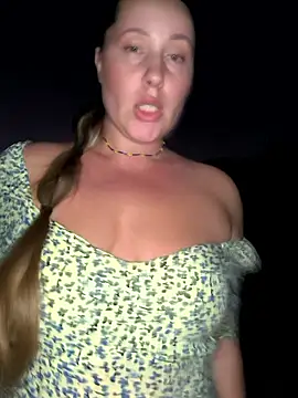 Snapshot of Mona_Plus chatting on October 1, 2025, 6:34 pm Mona Plus online show from October 1, 2025, 6:34 pm