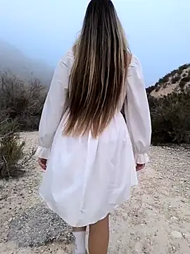 Snapshot of Mona_Plus chatting on September 17, 2025, 6:04 am Mona Plus online show from September 17, 2025, 6:04 am