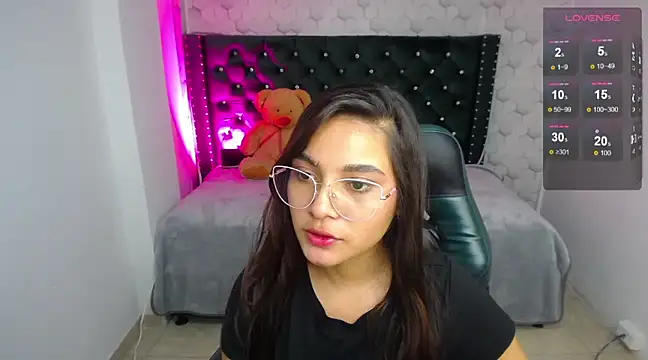 ariana miller m online show from March 21, 2025, 3:57 pm