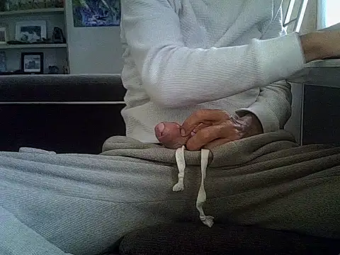 Snapshot of createur34 chatting on October 3, 2025, 2:40 pm createur34 online show from October 3, 2025, 2:40 pm