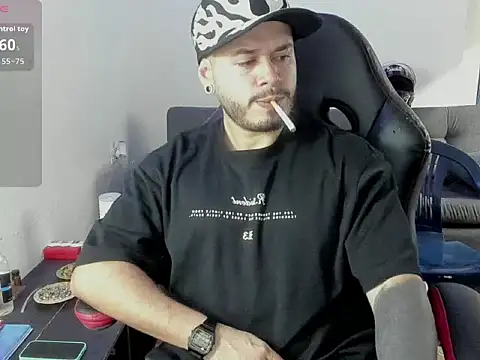 ragnar lothbrok777 online show from February 5, 2026, 9:43 pm