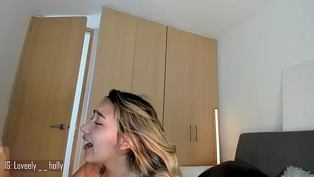 Hornyholly   online show from March 28, 2026, 6:42 pm