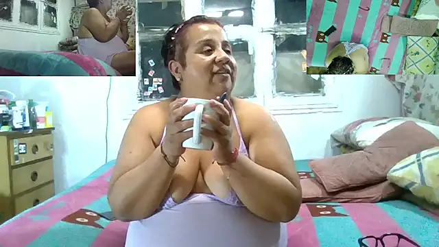 erinadarling79 online show from April 12, 2026, 2:37 am